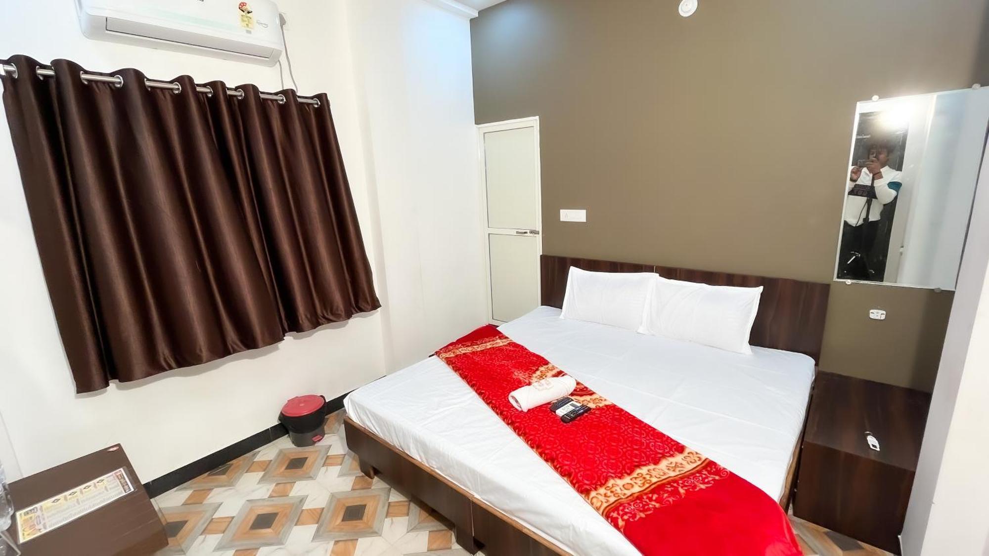 Hotel Rudraksh ウッジャイン エクステリア 写真